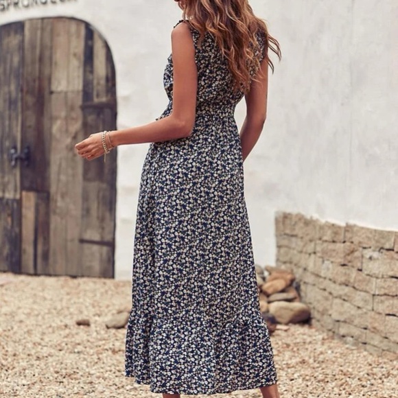 Floral Sleeveless Maxi Dress - Blue - Picture 3 of 10